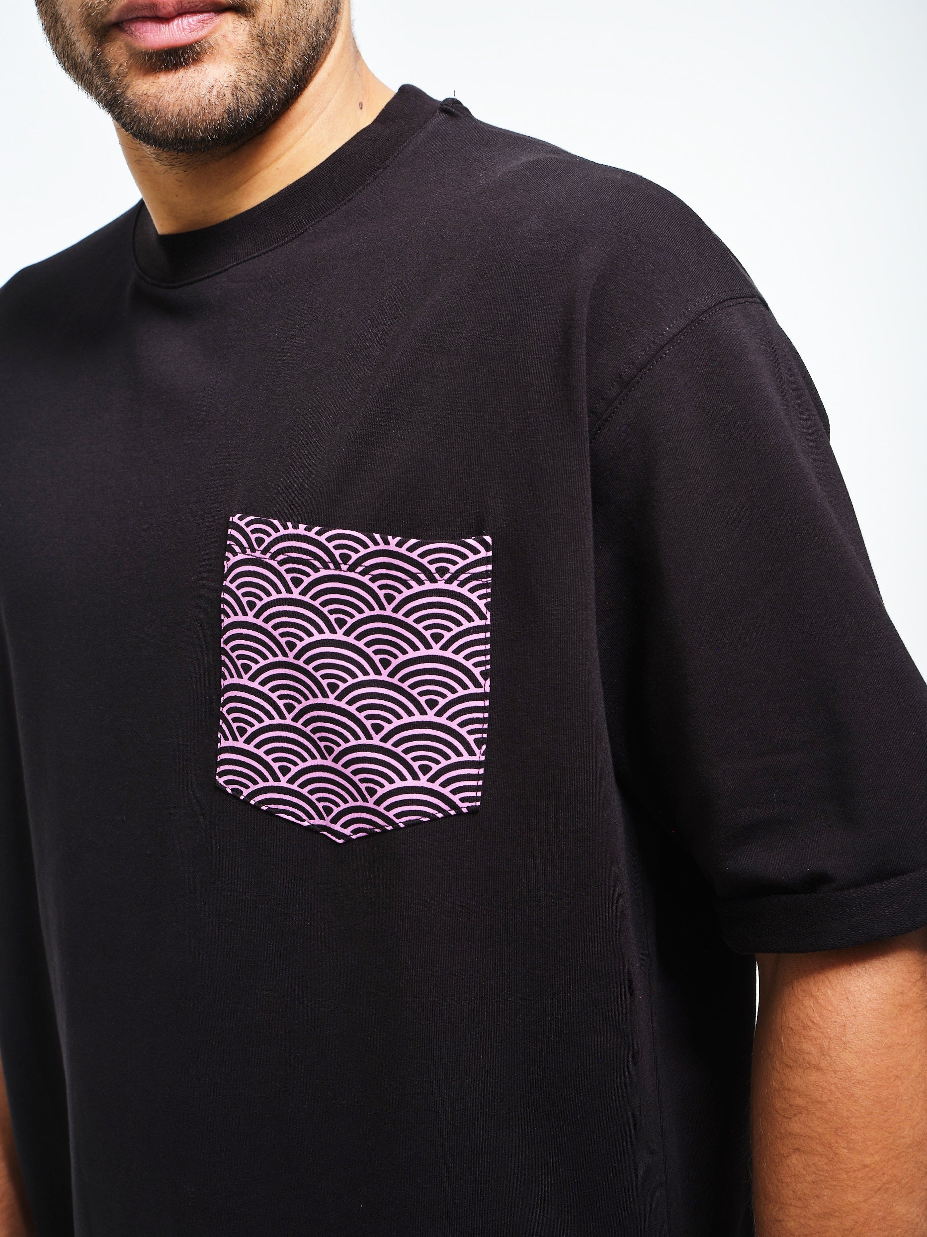 【関税・送料込】Lesnar Baroque Over Print T-Shirt in Black Kanagawa Black & Lavender T-shirt – Saint Bones