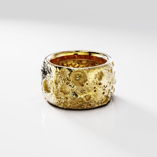 Moonshine Ring in 18k Gold