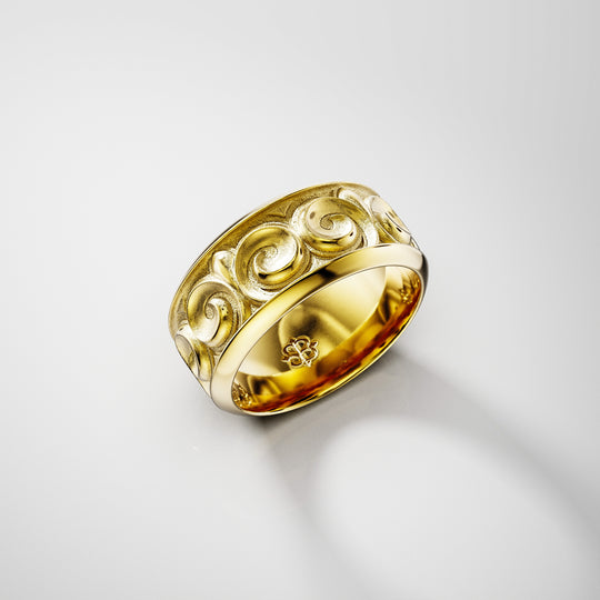 Noble Lily Ring in 18k Gold