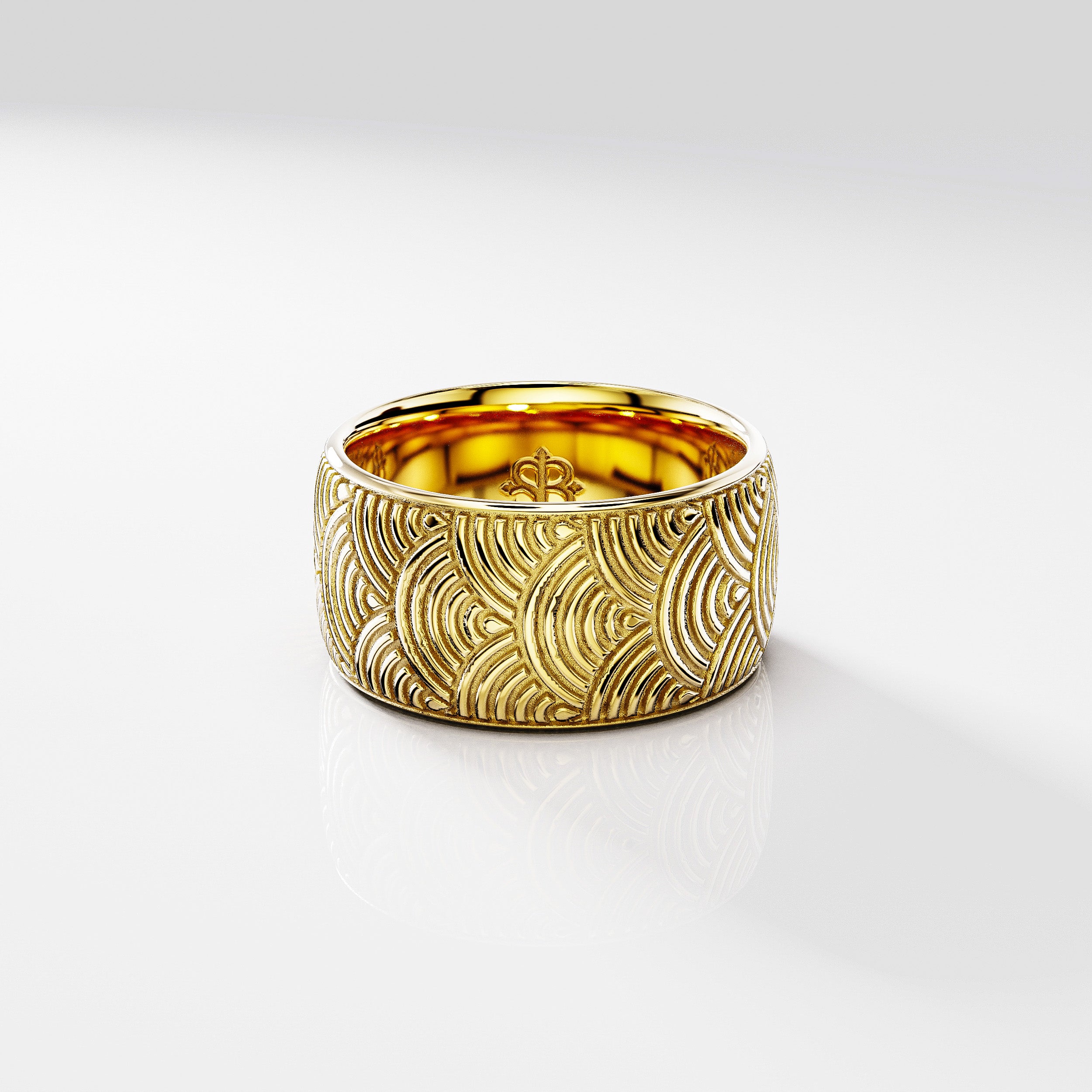 Kanagawa Wide Band Ring in 18k Gold